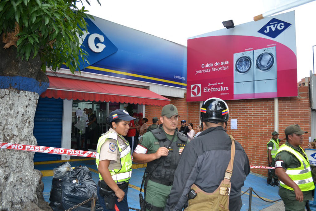 Governo Maduro expropria lojas na Venezuela e vende produtos quase de graa 11