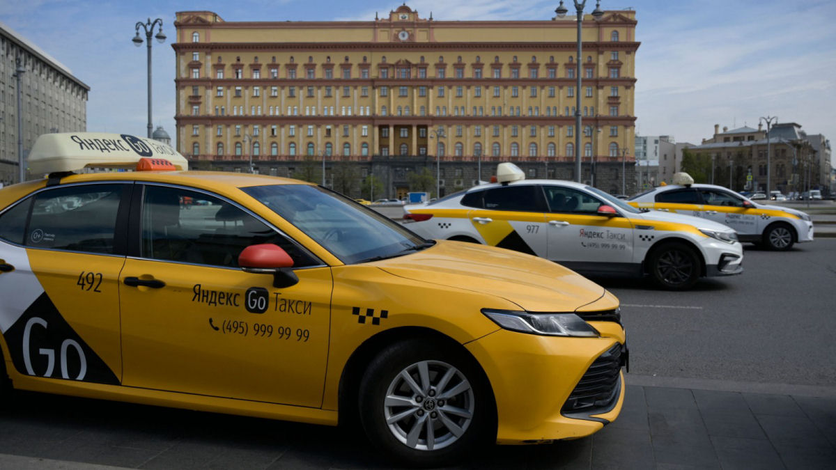 Hackers criam um pesadelo no trânsito enviando centenas de táxis para o mesmo endereço em Moscou