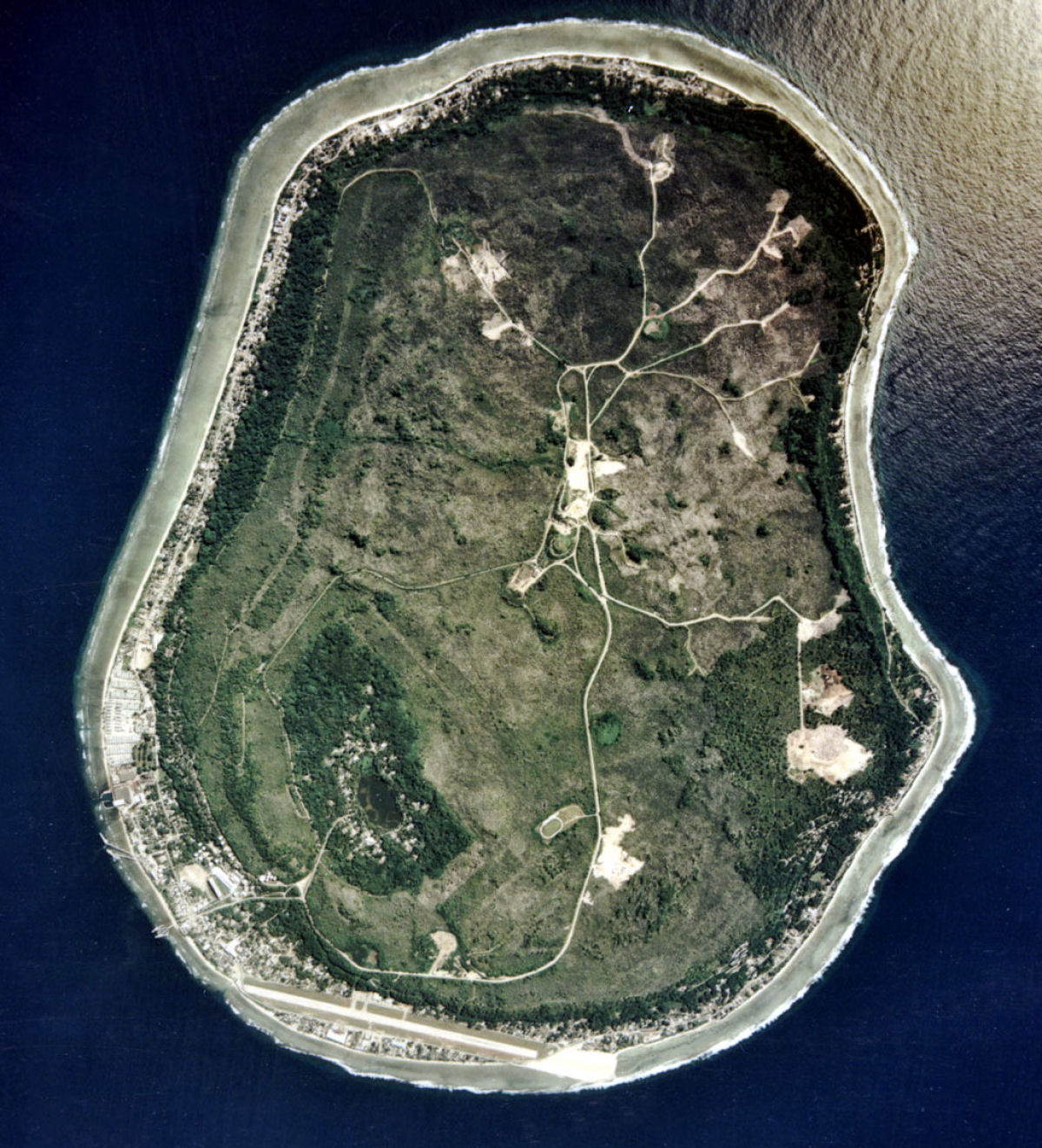 Nauru: um pas insular arrasado pela minerao de fosfato 09
