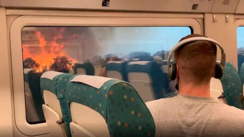 Imagens impressionantes de um trem preso no meio de um incêndio florestal na Espanha