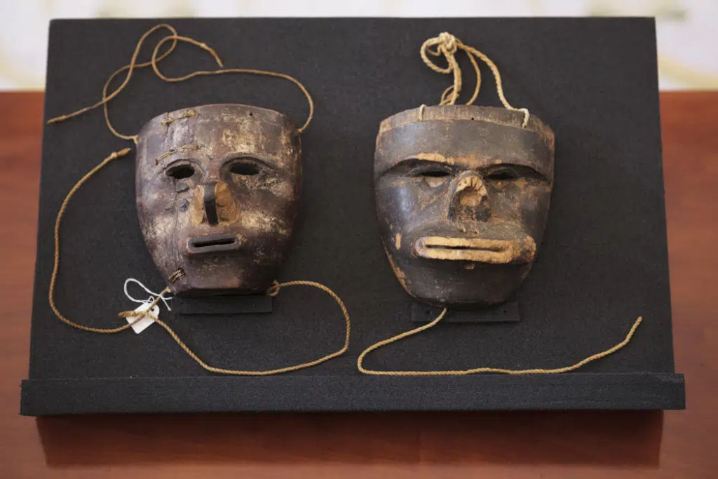 Alemanha devolve máscaras sagradas de madeira à Colômbia
