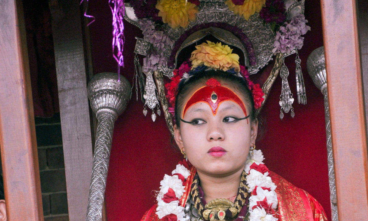 A estranha vida das deusas infantis do Nepal