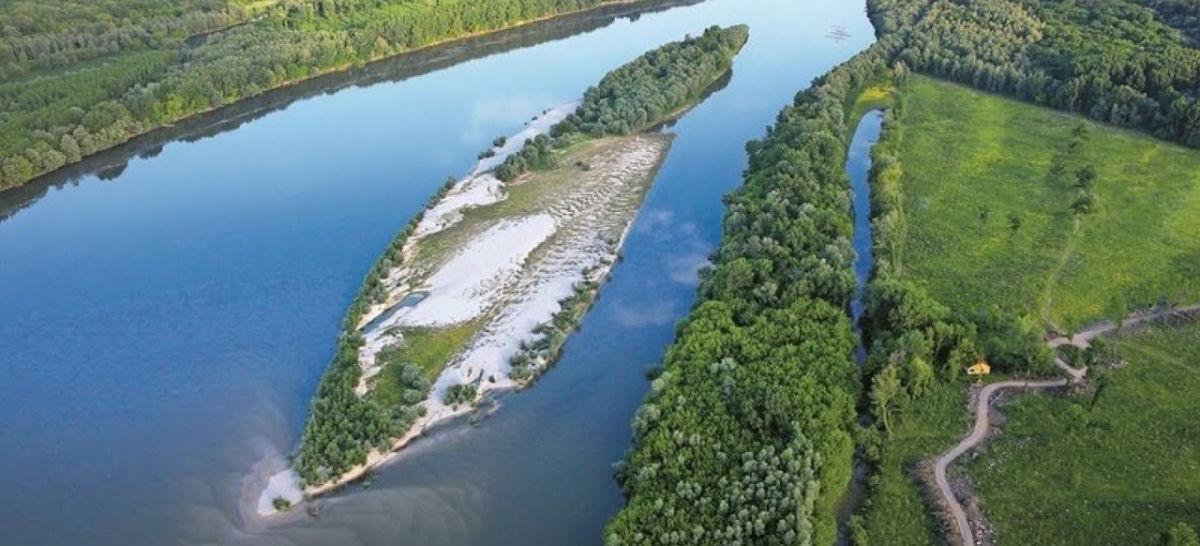 Por que um pedao de terra ao longo do Danbio, entre a Crocia e a Srvia, permanece no reclamado?