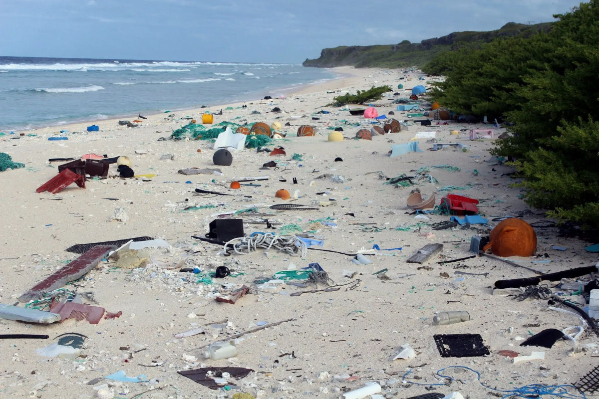 Henderson, a ilha desabitada mais poluda do mundo