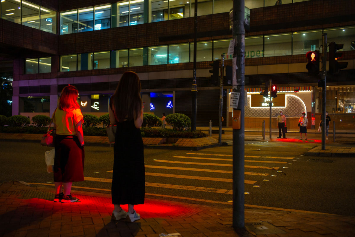 Farol vermelho: cada vez mais pedestres morrem por estarem distrados com seus celulares