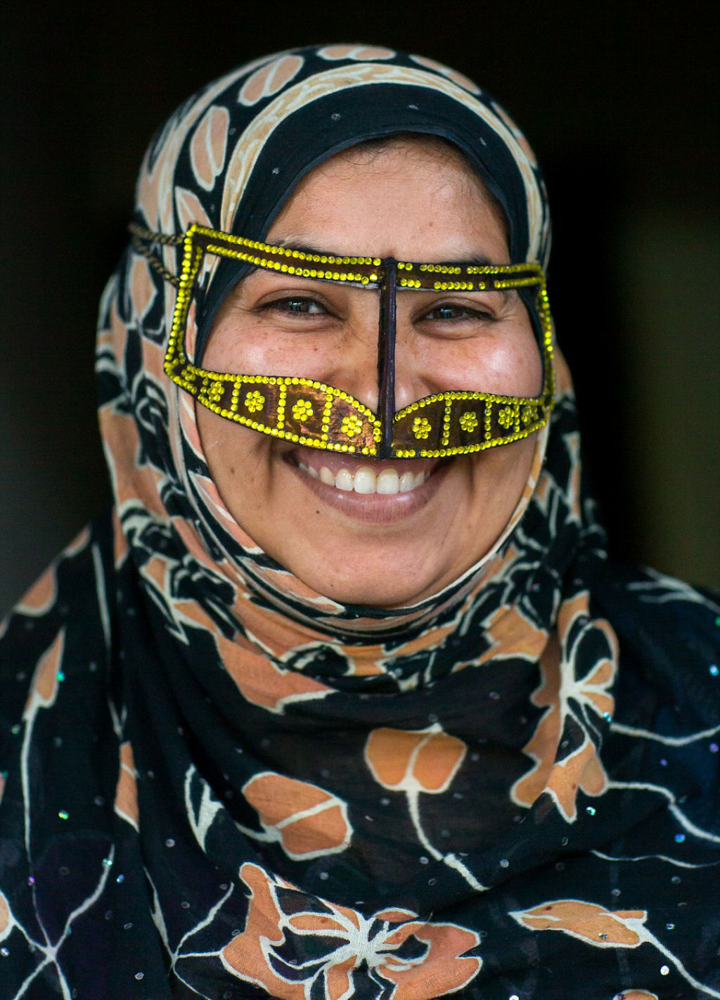 As belas e misteriosas iranianas fotografadas com suas máscaras boregheh 06
