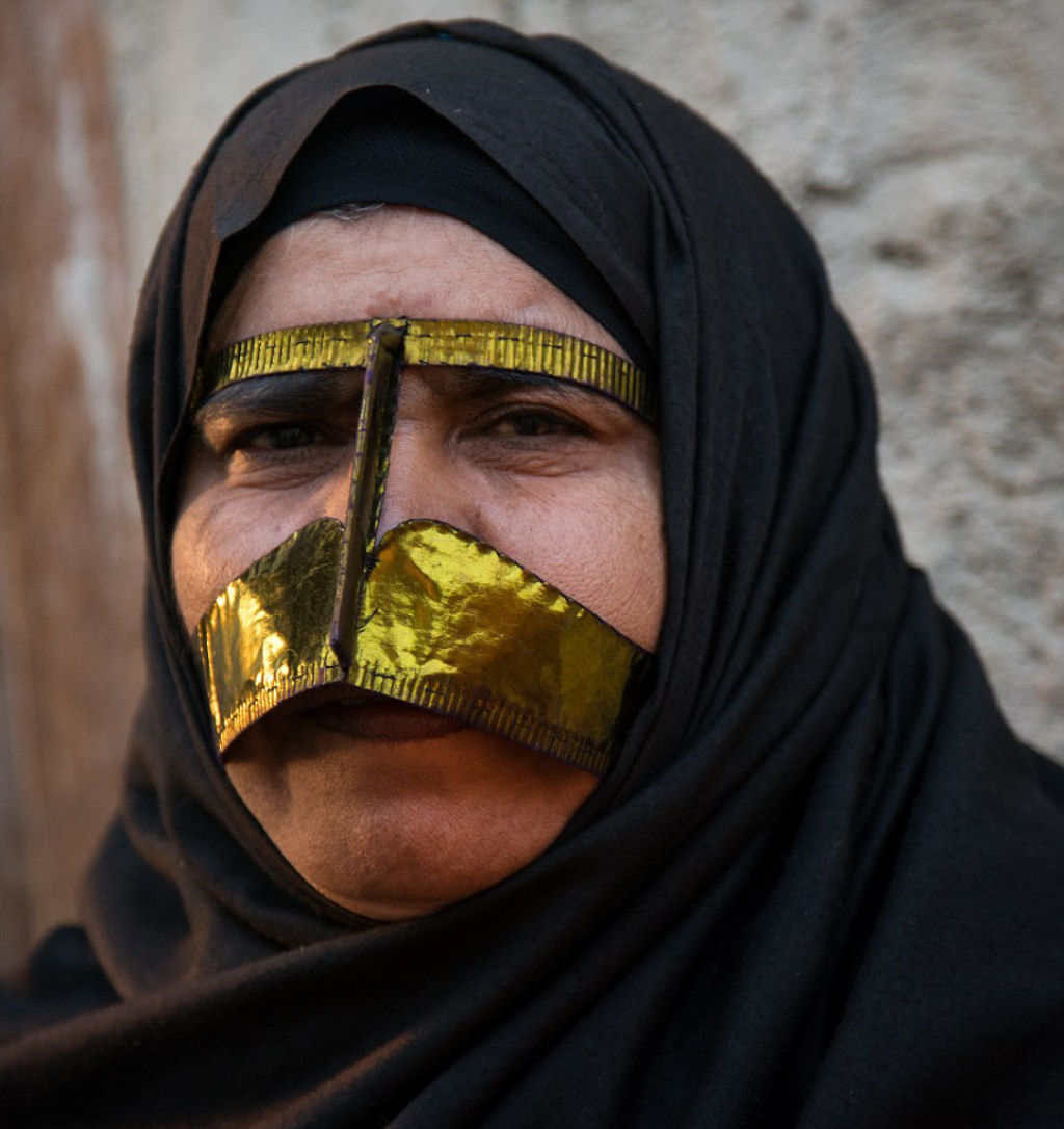 As belas e misteriosas iranianas fotografadas com suas máscaras boregheh 07