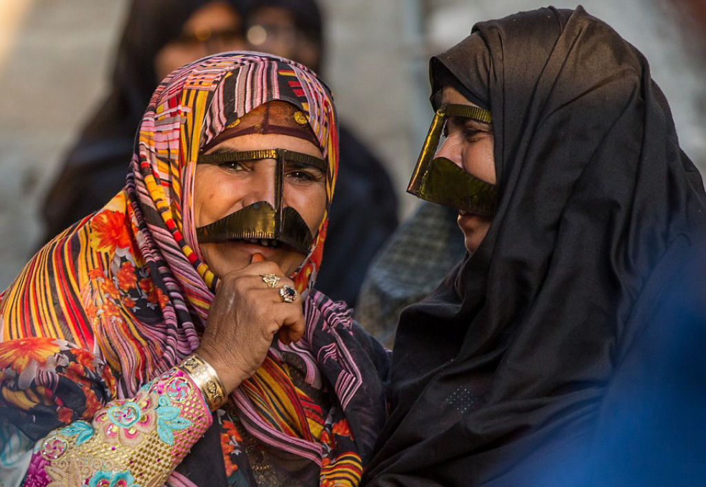 As belas e misteriosas iranianas fotografadas com suas máscaras boregheh 15