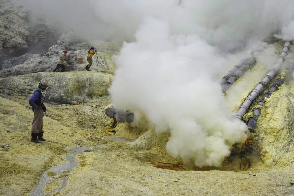 Ijen: A mina de enxofre vulcnica de Java Oriental, na Indonsia 07