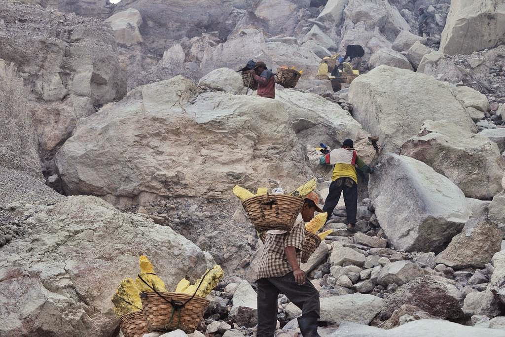 Ijen: A mina de enxofre vulcnica de Java Oriental, na Indonsia 16