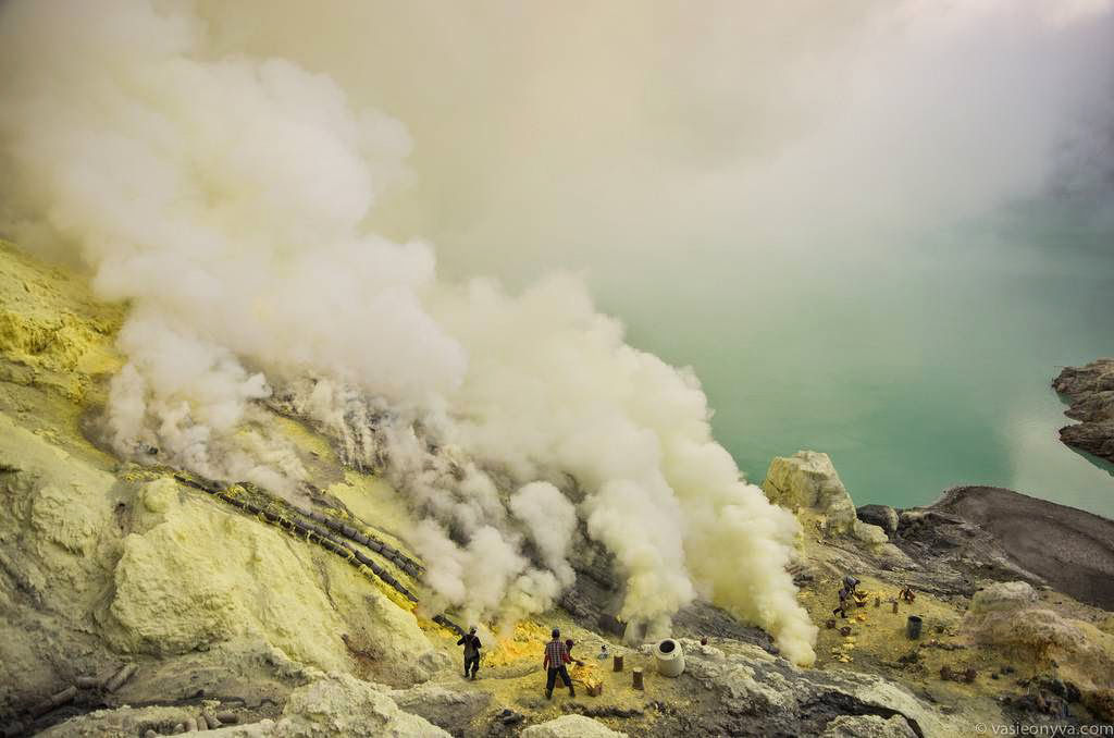 Ijen: A mina de enxofre vulcnica de Java Oriental, na Indonsia 17