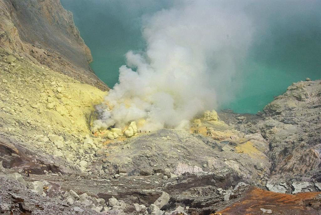 Ijen: A mina de enxofre vulcnica de Java Oriental, na Indonsia 27