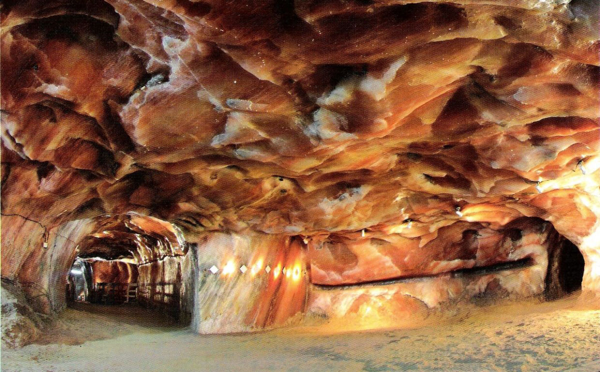 Khewra, a segunda maior mina de sal do mundo, supostamente descoberta pelo cavalo de Alexandre, o Grande