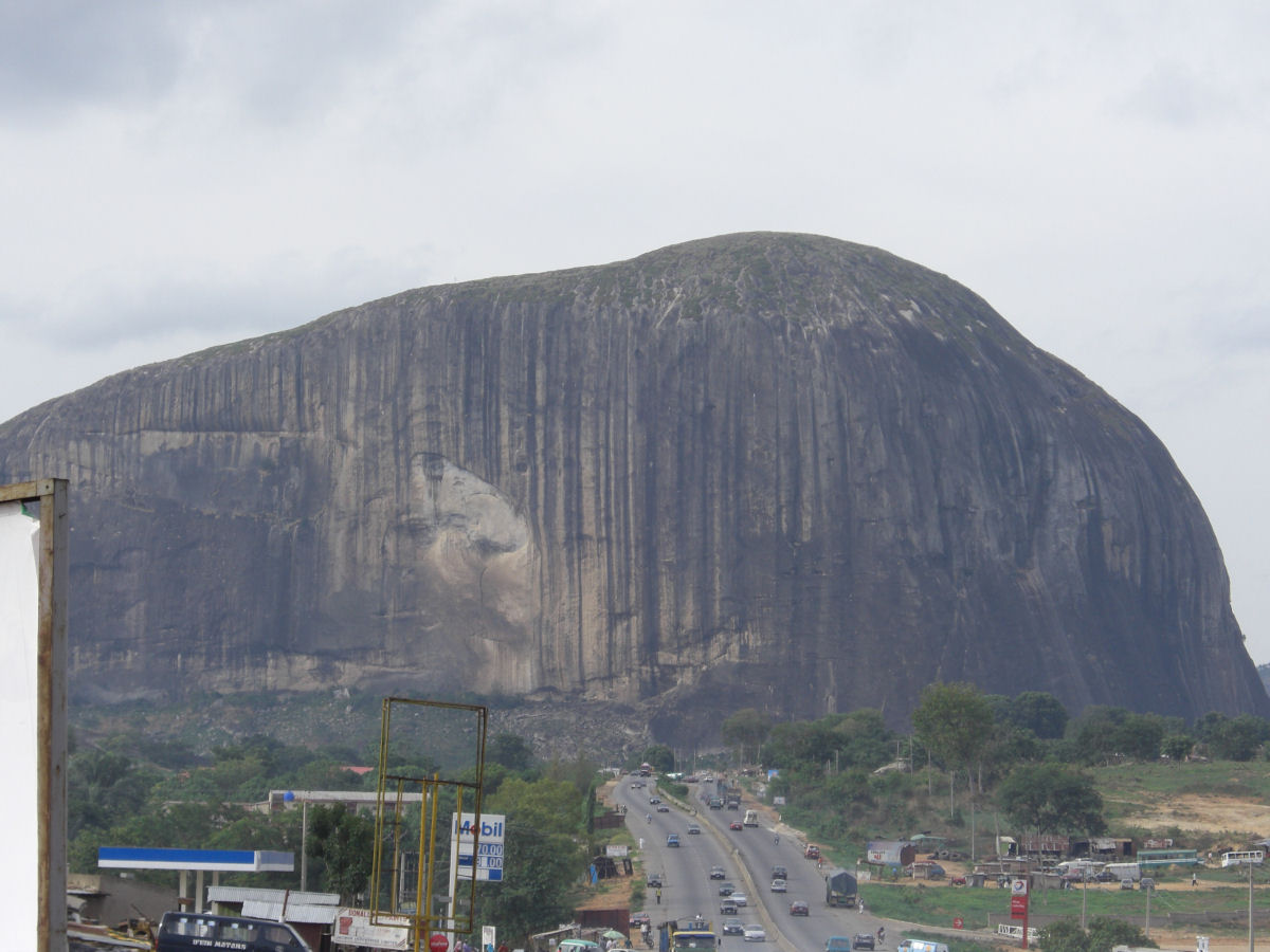 Monte Zuma, o extraordinário monólito natural junto à capital de Nigéria