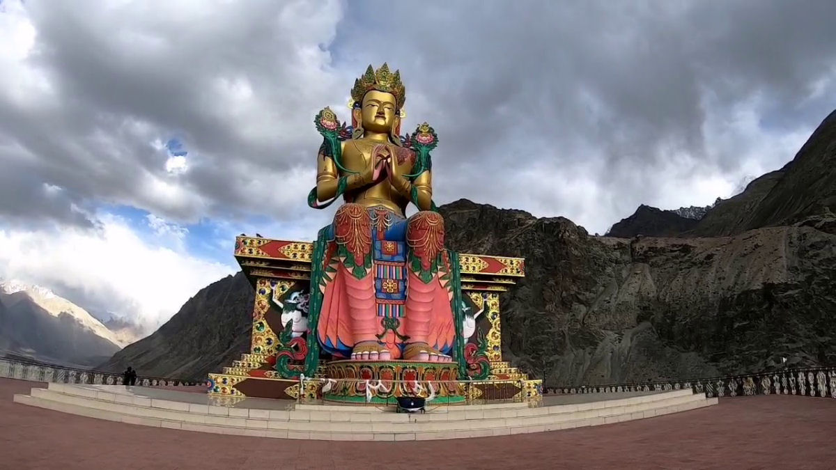 Diskit  considerado o maior e mais antigo mosteiro budista tibetano