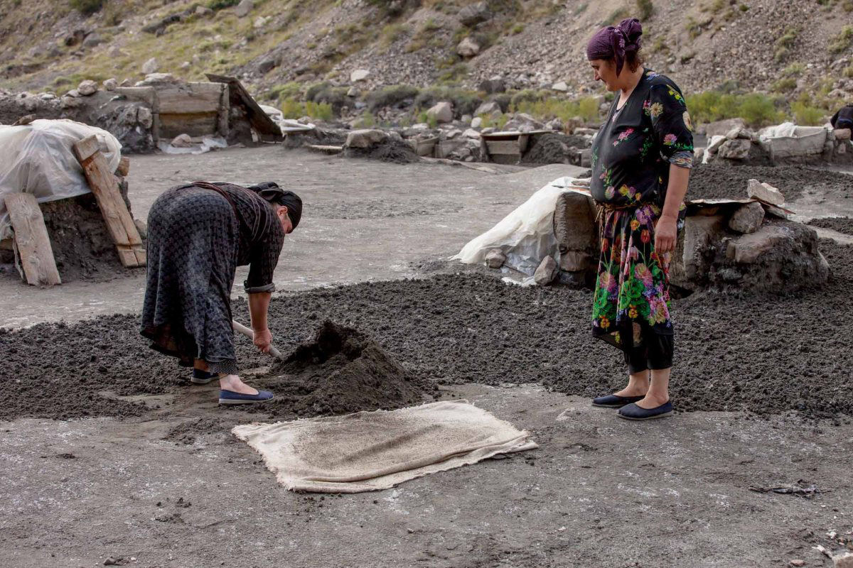 As últimas mulheres que mineram sal nas montanhas do Daguestão