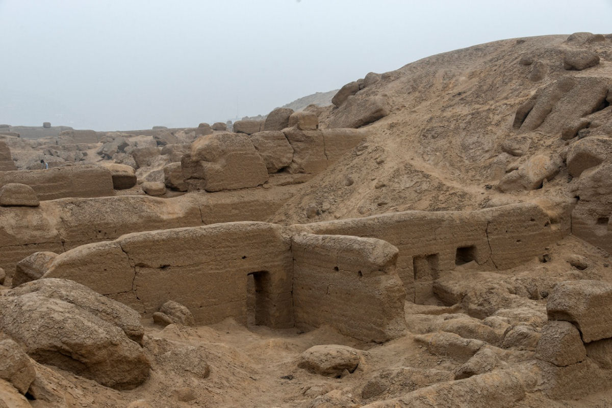 Múmia pré-inca amarrada com corda é encontrada nos arredores de Lima