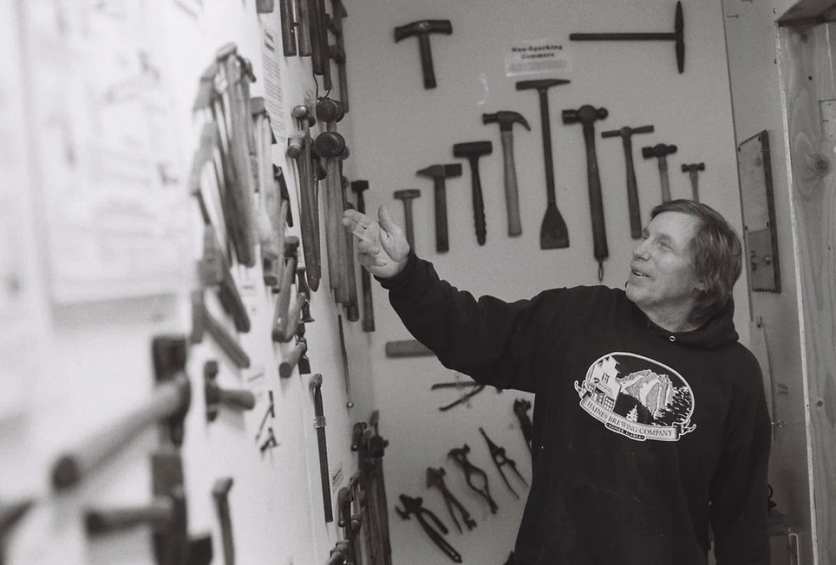 Uma pequena cidade no Alasca abriga o primeiro museu do martelo do mundo
