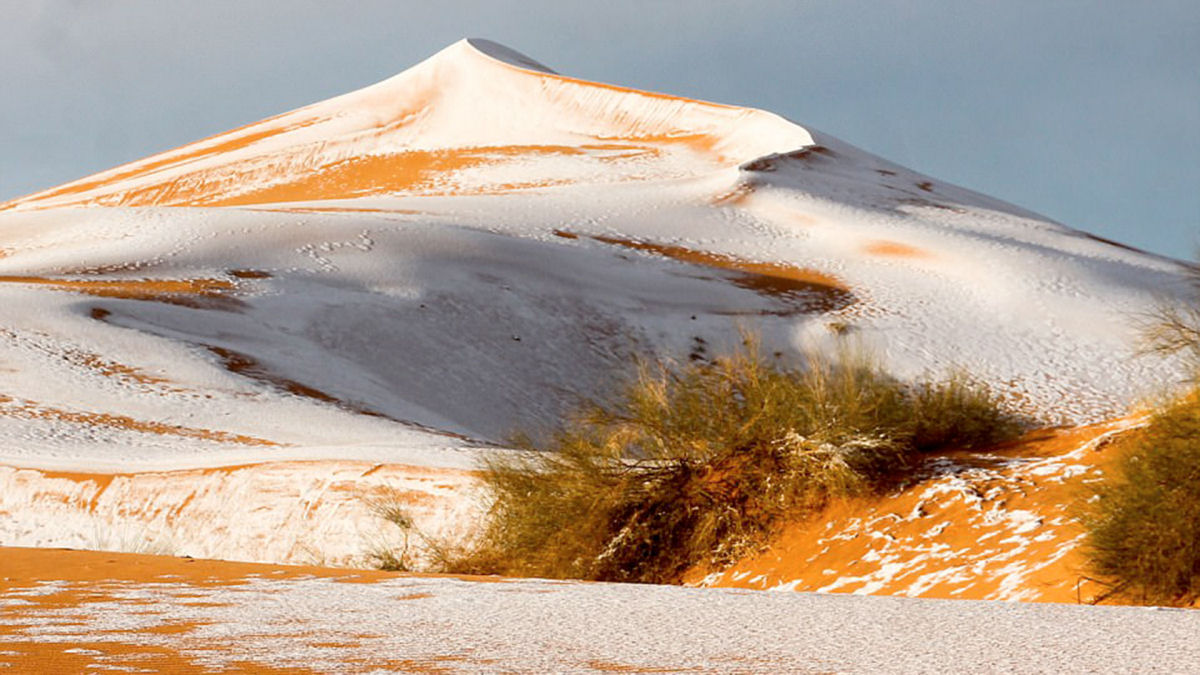 Coberto de neve: assim ficou o deserto do Saara depois da passagem de um histrico temporal 01