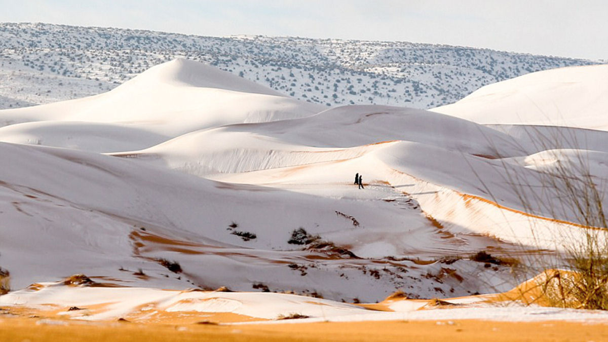 Coberto de neve: assim ficou o deserto do Saara depois da passagem de um histrico temporal 02