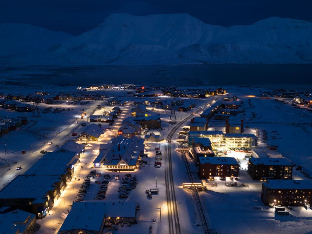 Como  vivenciar a noite polar na cidade mais ao norte do mundo