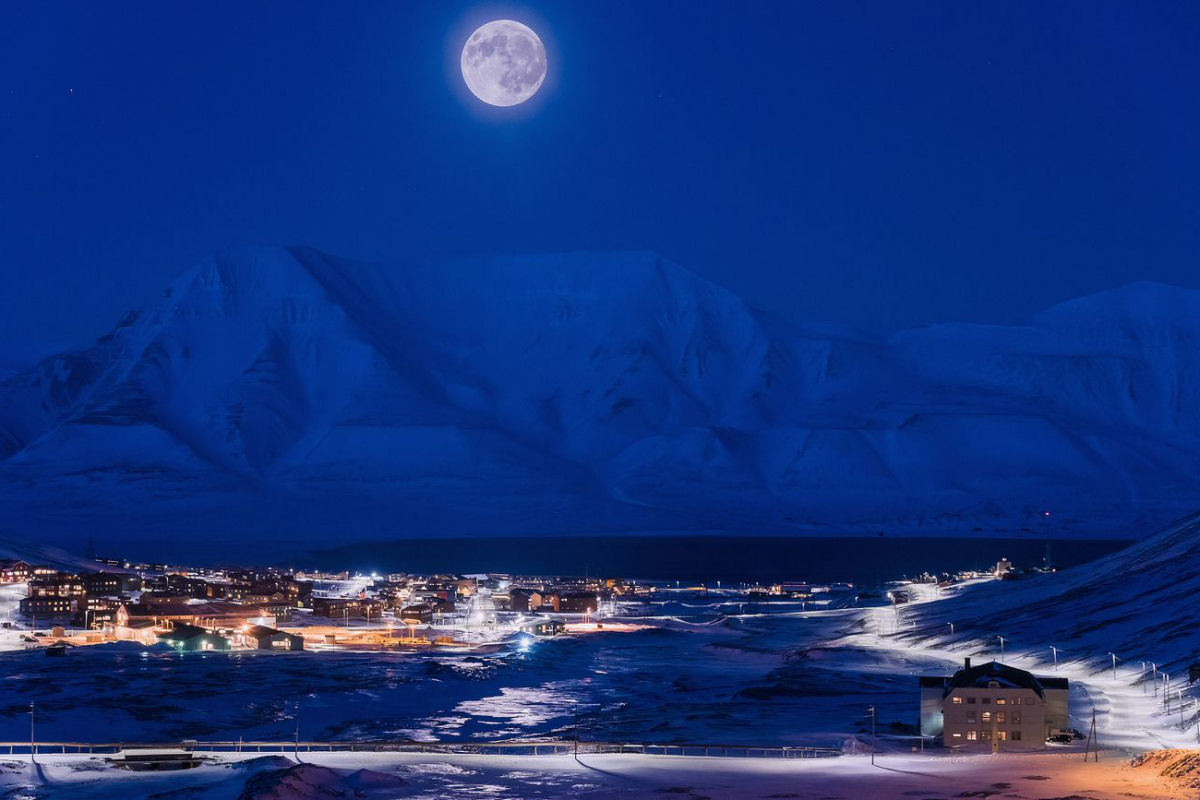 Como  vivenciar a noite polar na cidade mais ao norte do mundo