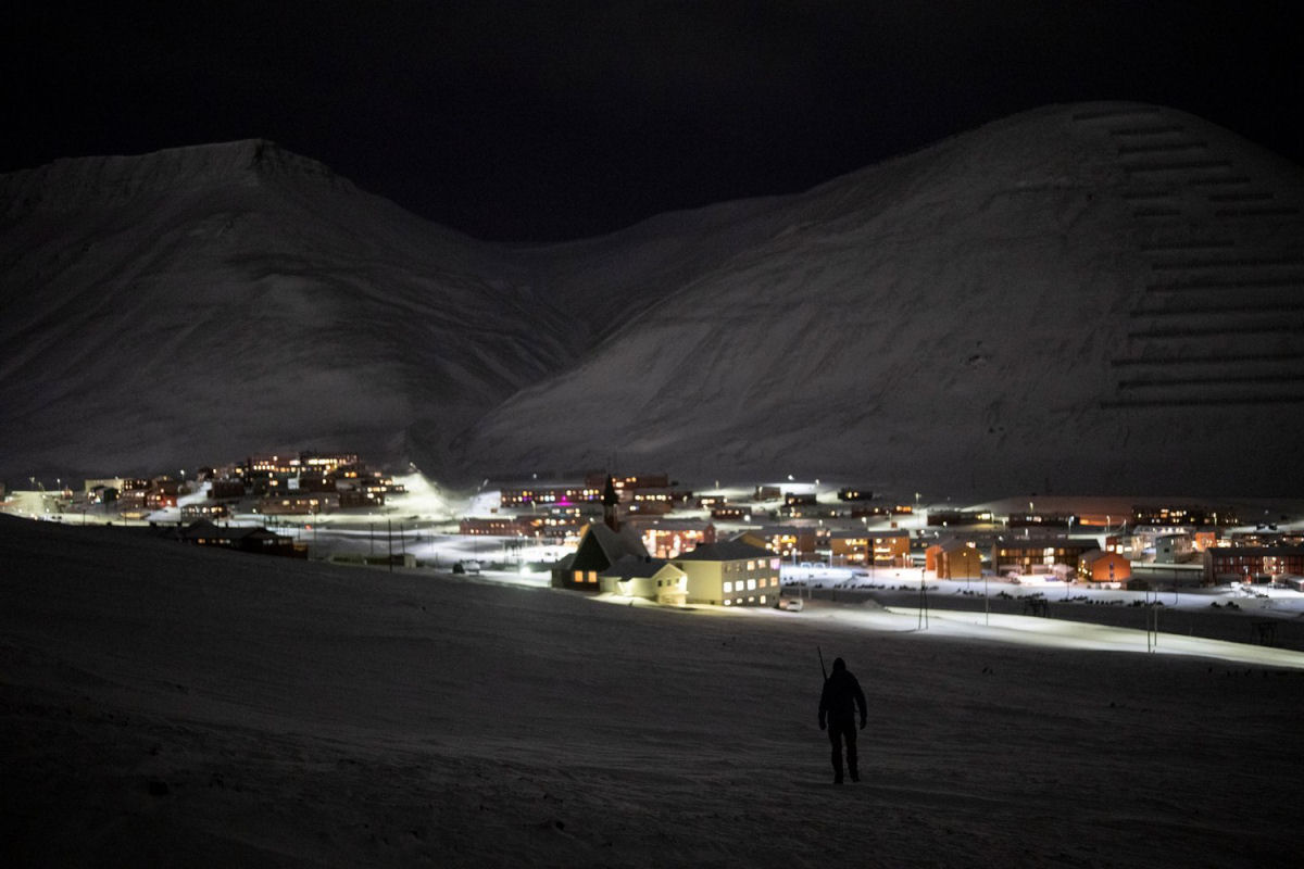 Como  vivenciar a noite polar na cidade mais ao norte do mundo