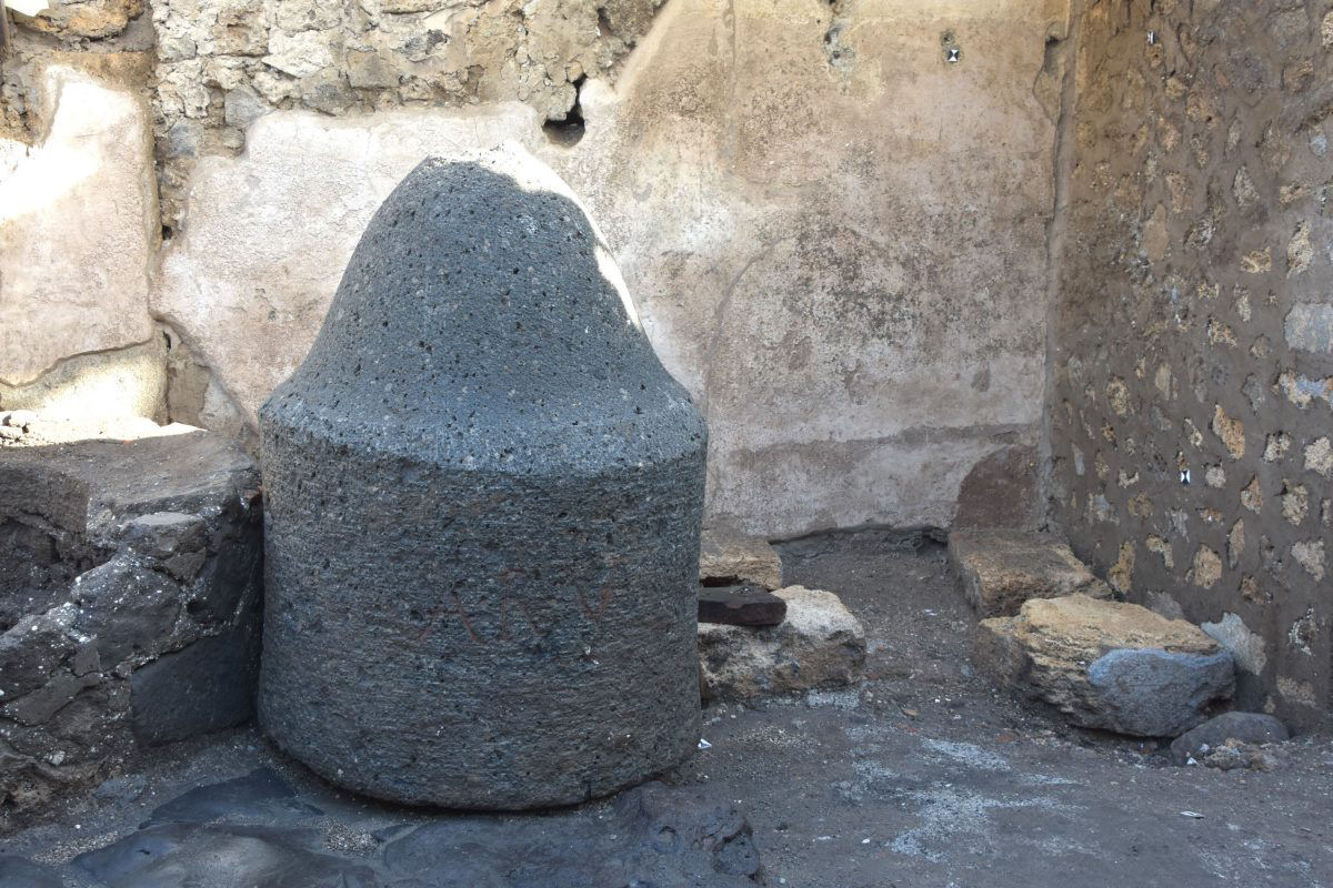 Escavaes em Pompia revelam padaria de priso administrada por trabalhadores escravizados