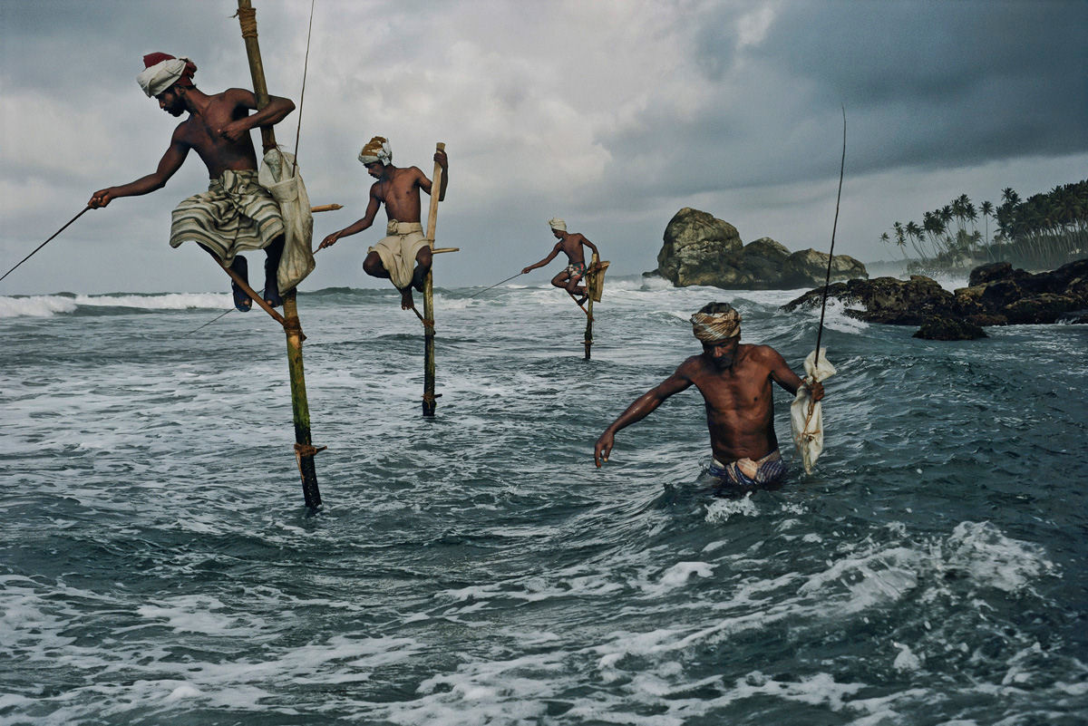 A sui generis pesca de palafita do Sri Lanka 01