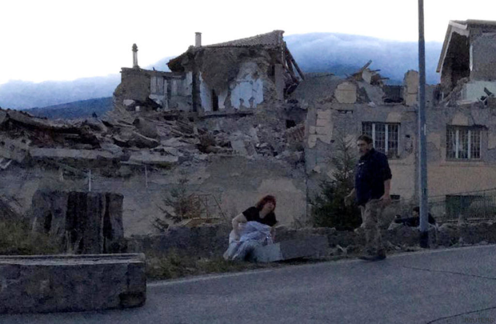 A Piet de Amatrice, a foto que se converteu em smbolo do terremoto na Itlia 01