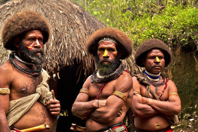 Pinturas faciais tribais em Papua-Nova Guin 24