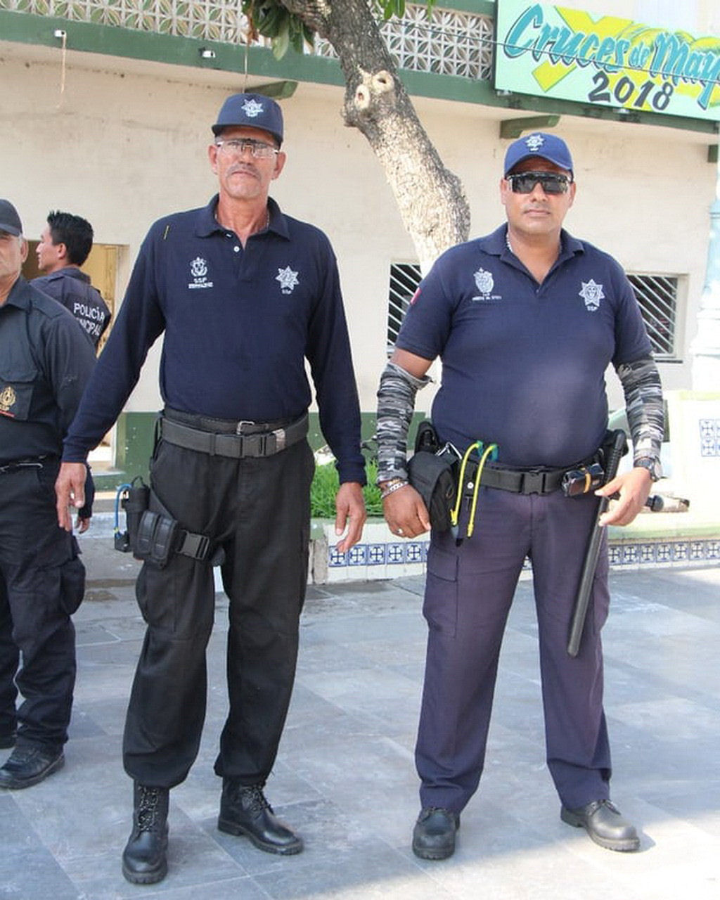 Deparatamento de Polcia do Mxico substitui armas de fogo por estilingues