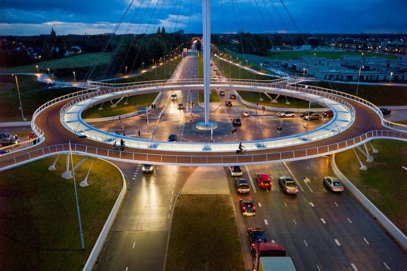 Hovenring, a ponte flutuante circular para ciclistas em Eindhoven 01