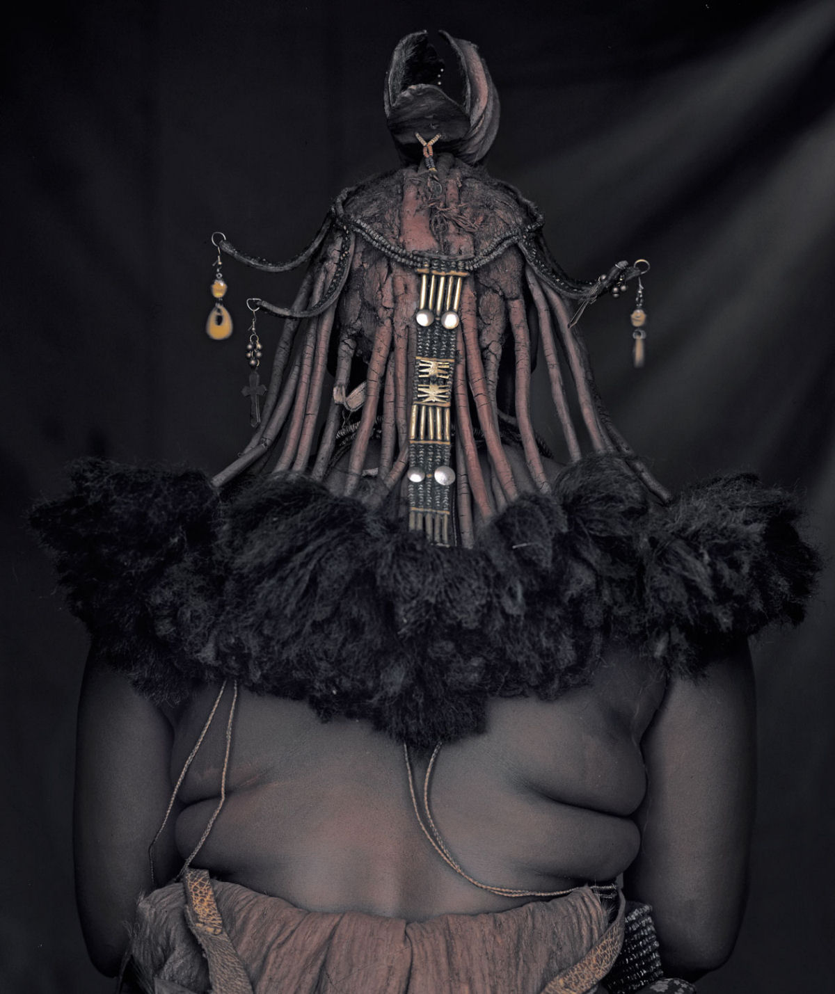 A beleza da tribo Himba, os últimos povos nômades da África  06
