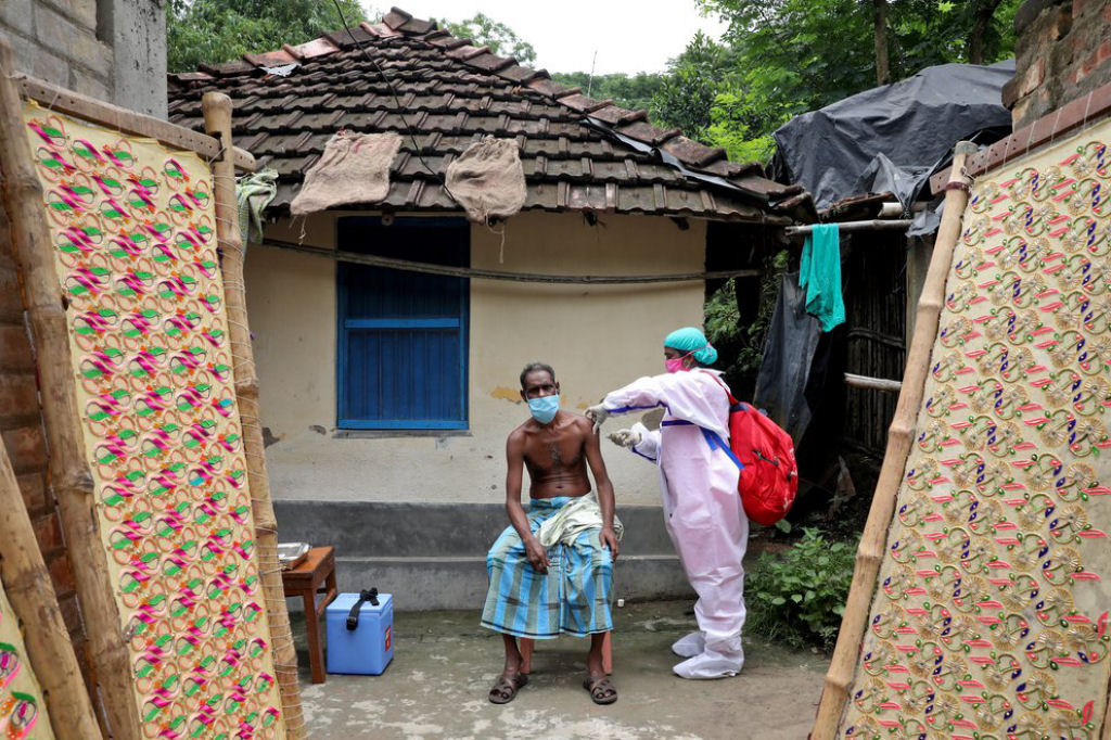 24 fotos do dia em que a Índia vacinou 8 milhões de pessoas contra o coronavírus 09