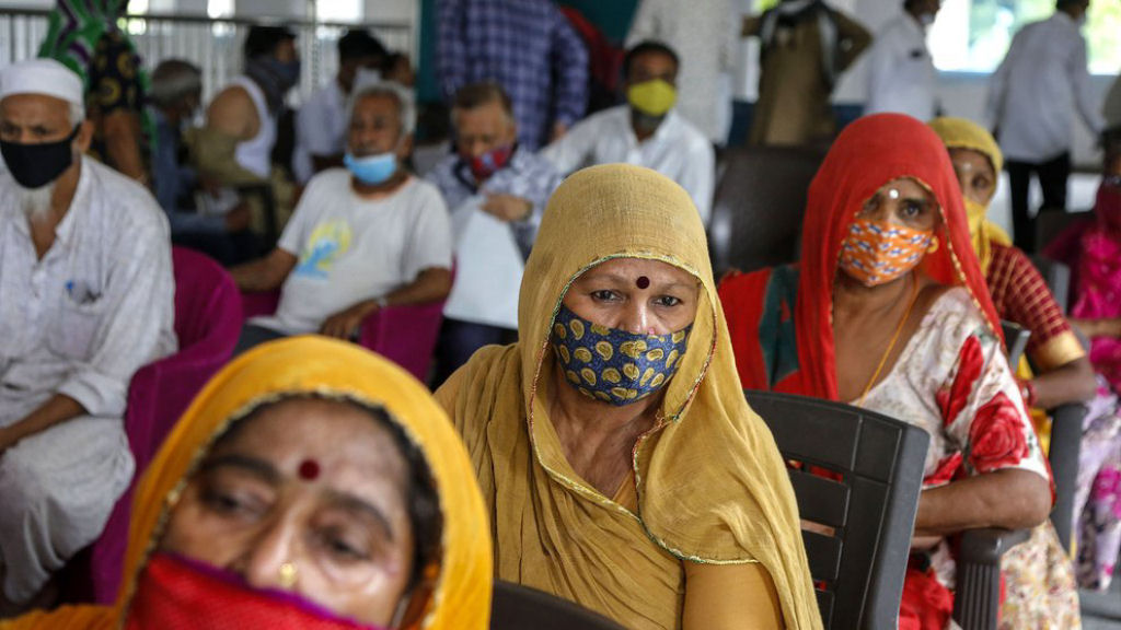 24 fotos do dia em que a Índia vacinou 8 milhões de pessoas contra o coronavírus 17
