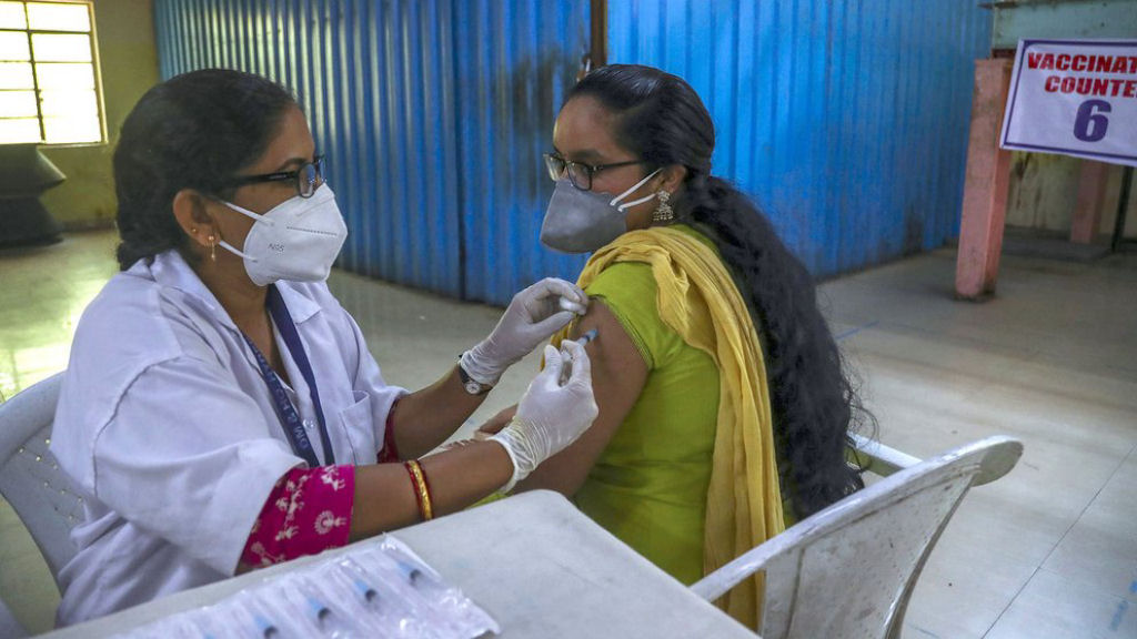 24 fotos do dia em que a Índia vacinou 8 milhões de pessoas contra o coronavírus 19