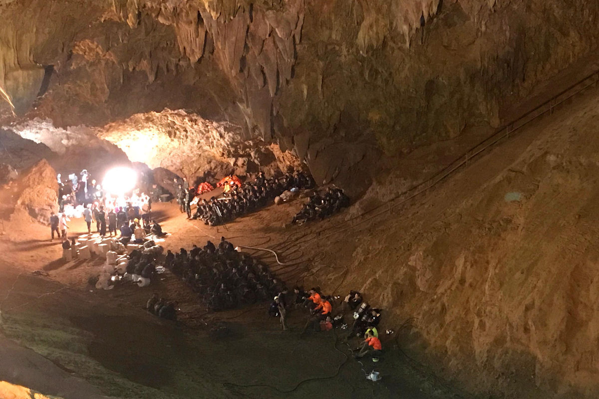 48 horas para aprender a nadar e mergulhar: o resgate na gruta de Tailndia  acelerado devido a um temporal