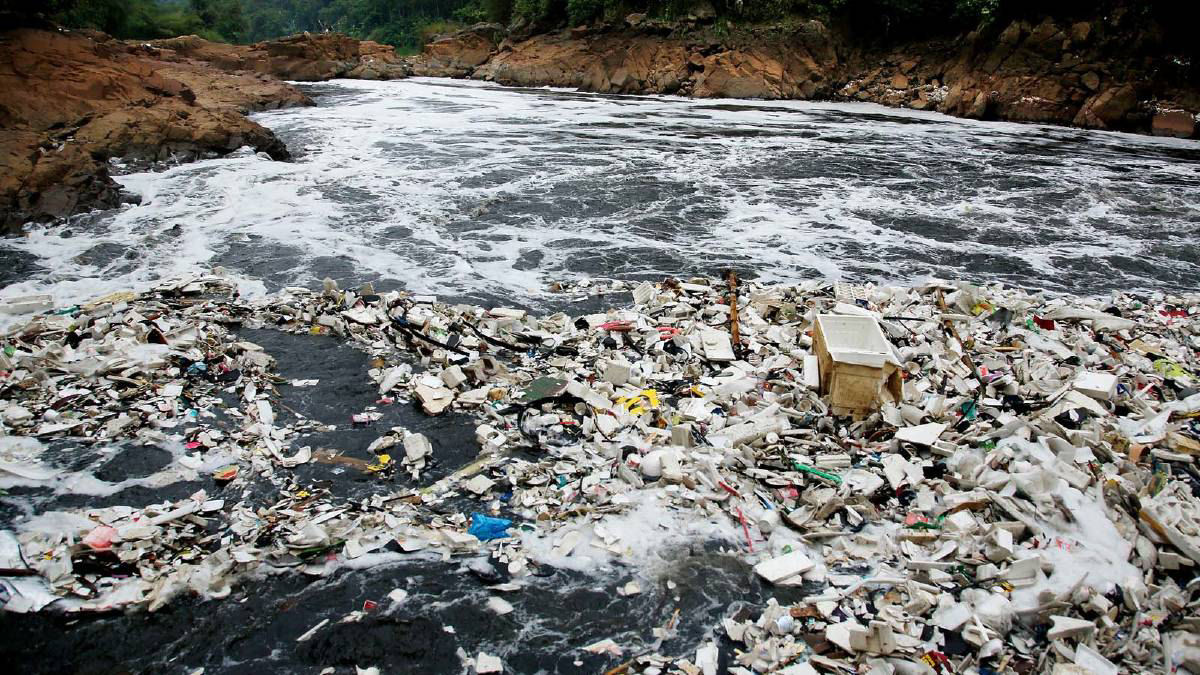 Limpando o Citarum da Indonésia, o rio mais poluído do mundo