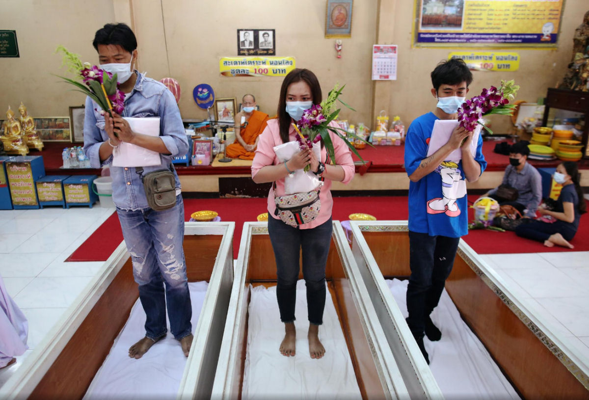 Tailândia organiza funerais de pessoas vivas para atrair boa sorte