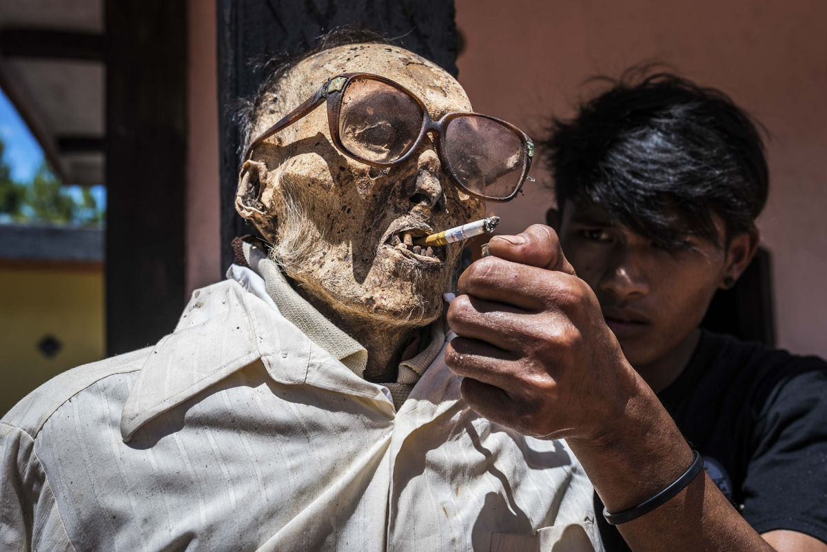 Visita a Toraja, a regio de Indonsia em que os vivos convivem com os mortos 02
