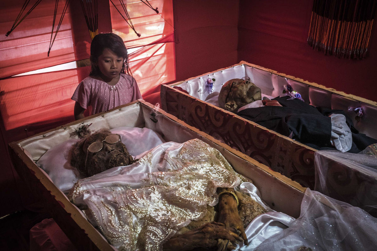 Visita a Toraja, a regio de Indonsia em que os vivos convivem com os mortos 04