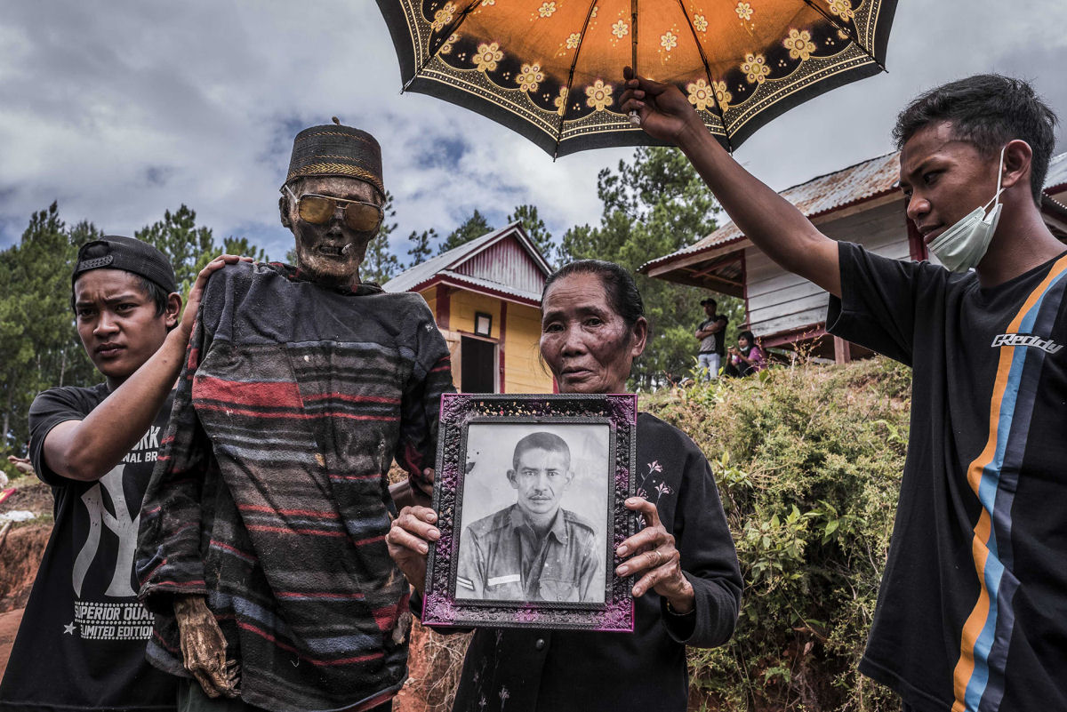 Visita a Toraja, a regio de Indonsia em que os vivos convivem com os mortos 09