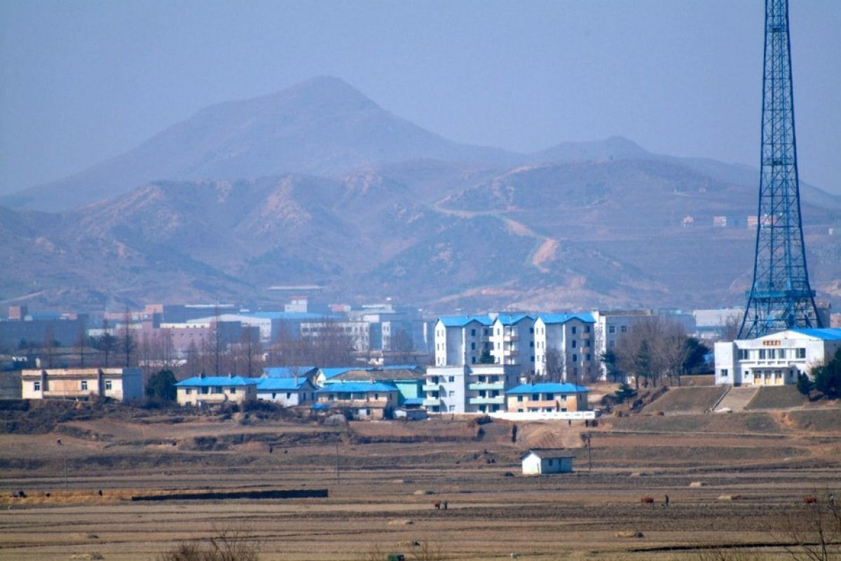 O inslito caso das aldeias das Coreias do Sul e do Norte que se alfinetam com painis de alto-falantess