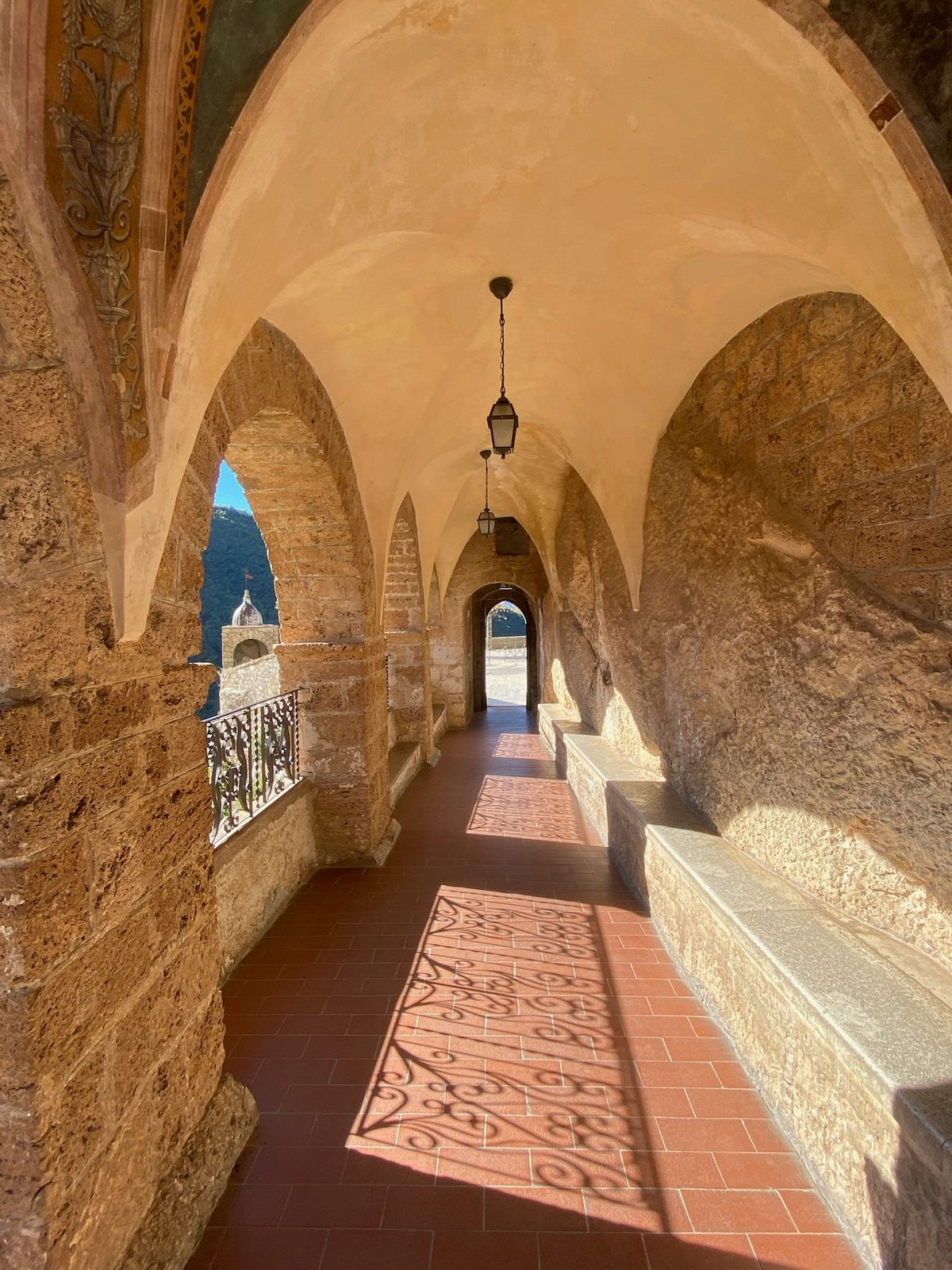 O Mosteiro de So Benedito est situado sobre uma caverna sagrada