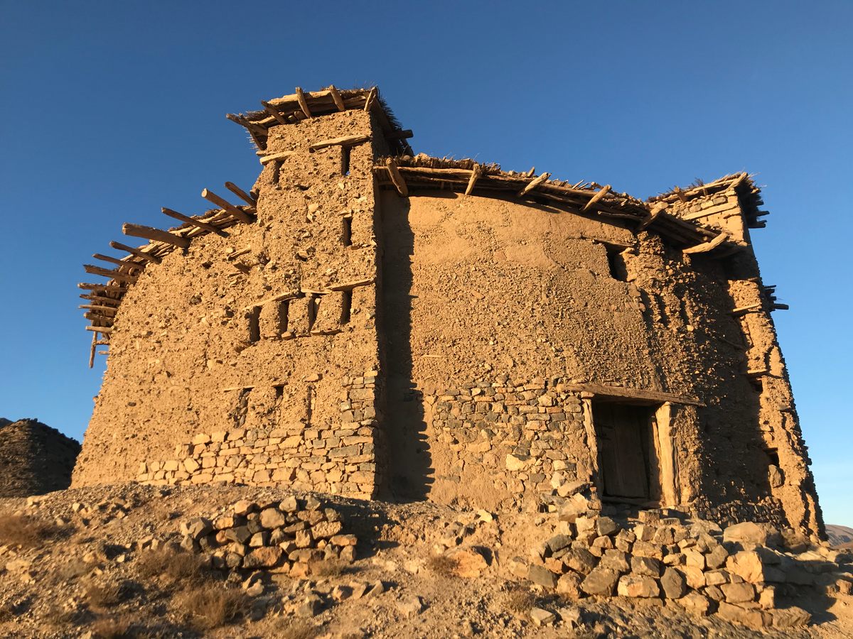 Antigo celeiro comunitrio marroquino  agora um santurio solitrio no topo de uma montanha