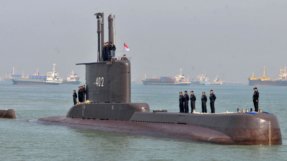 O submarino da Indonésia desaparecido teria reservas de oxigênio até sábado