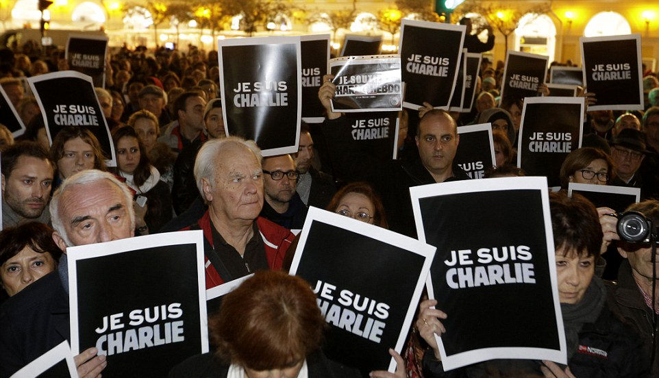 Somos todos Charlie: Milhares de pessoas concentram-se em Paris contra o atentado a Charlie Hebdo 08