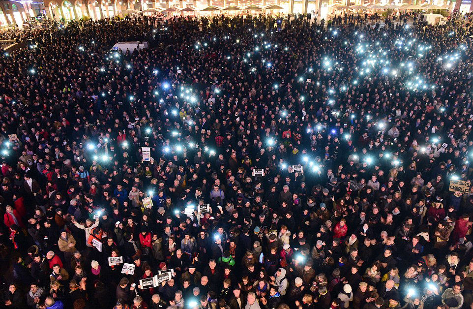 Somos todos Charlie: Milhares de pessoas concentram-se em Paris contra o atentado a Charlie Hebdo 10