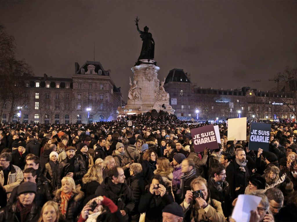 Somos todos Charlie: Milhares de pessoas concentram-se em Paris contra o atentado a Charlie Hebdo 13